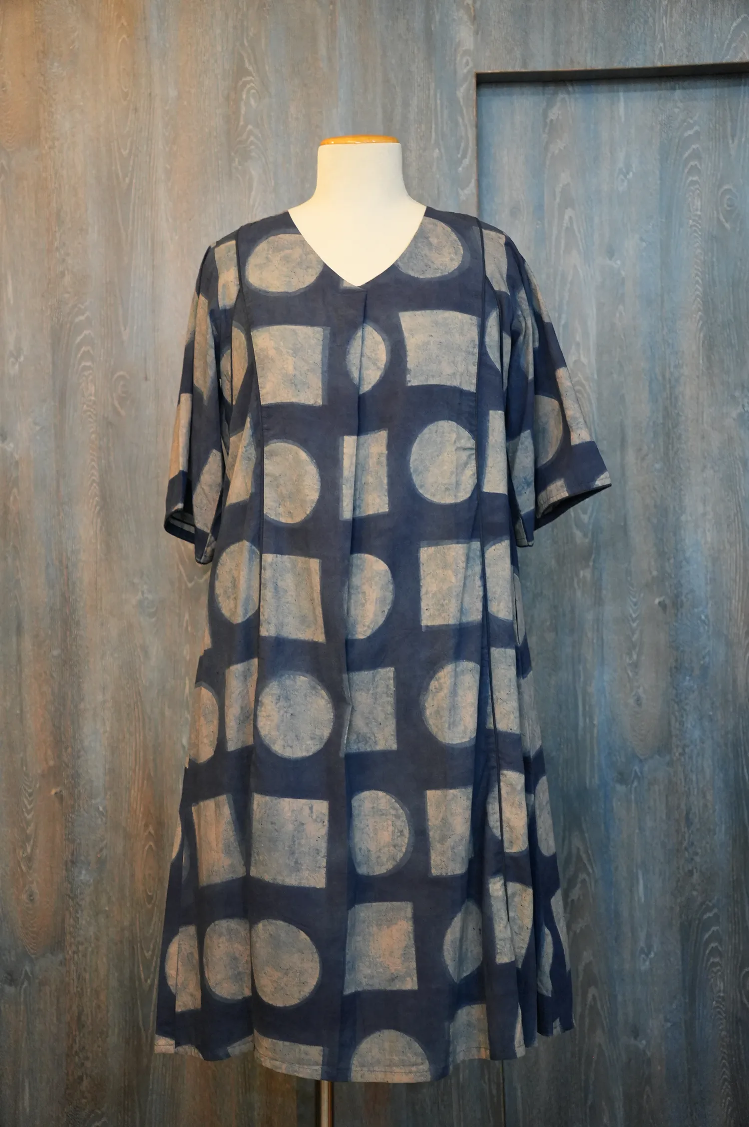 Straight-fit handwoven cotton blue and white checkered dress (2)