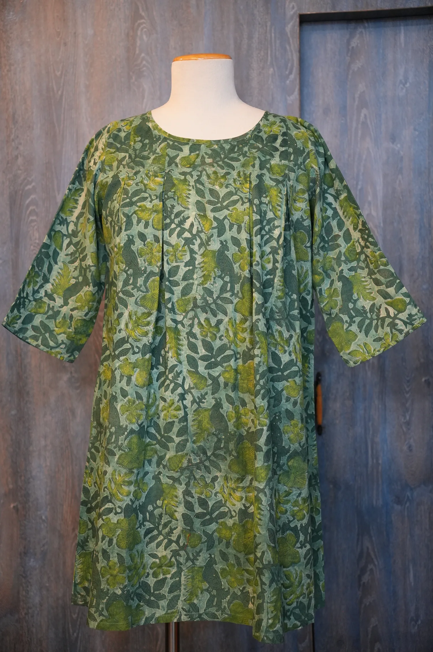 Straight-fit handwoven cotton blue and white checkered dress (3)